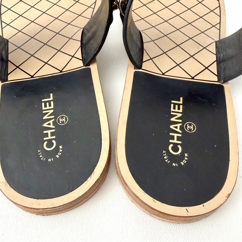 CHANEL | Chain CC Toe Ring Sandals Black Leather Flats EU 40 - Picture 6 of 16